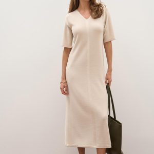 Elegant Midi Dress Short Sleeve Straight Cut Style
